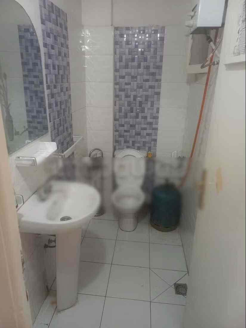 Location d'un appartement à Agdal. 
1 chambre. 
Porte blindée, salon marocain - Photo 7