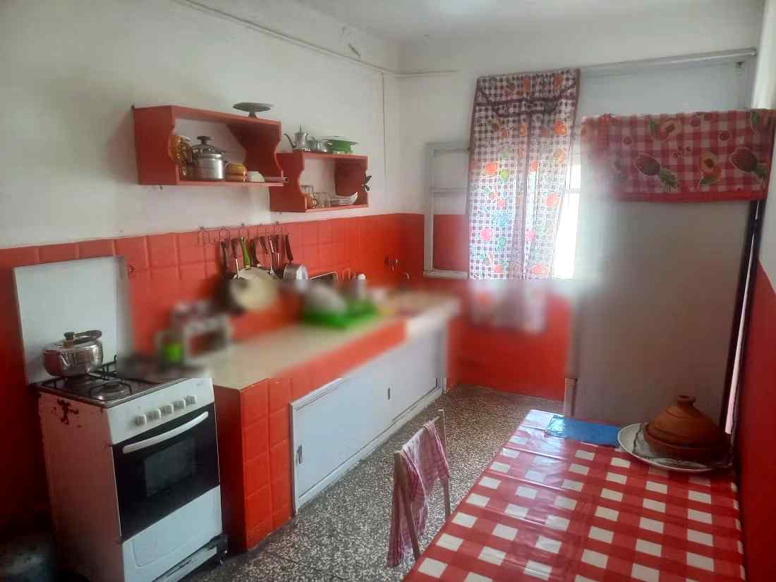 Location d'un appartement à Agdal. 
1 chambre. 
Porte blindée, salon marocain - Photo 5