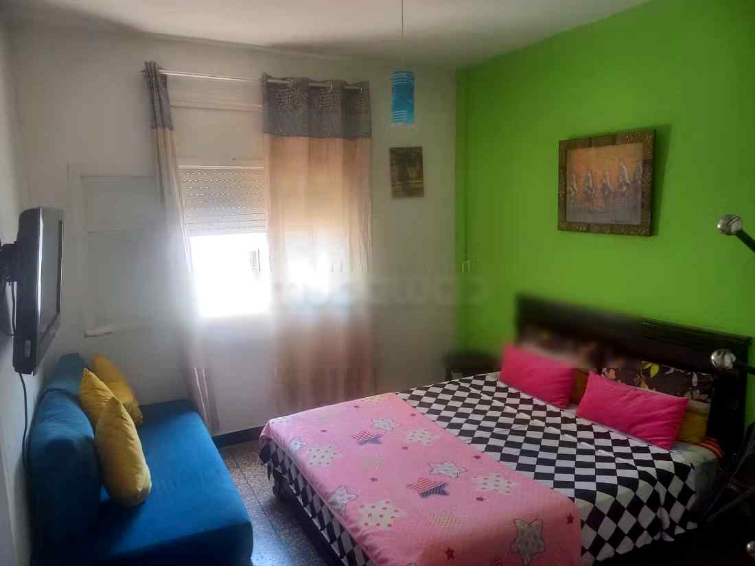 Location d'un appartement à Agdal. 
1 chambre. 
Porte blindée, salon marocain - Photo 3