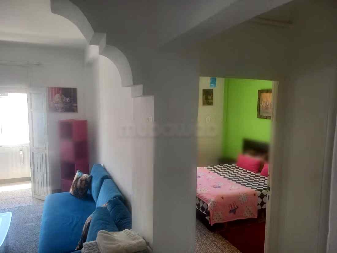 Location d'un appartement à Agdal. 
1 chambre. 
Porte blindée, salon marocain - Photo 4