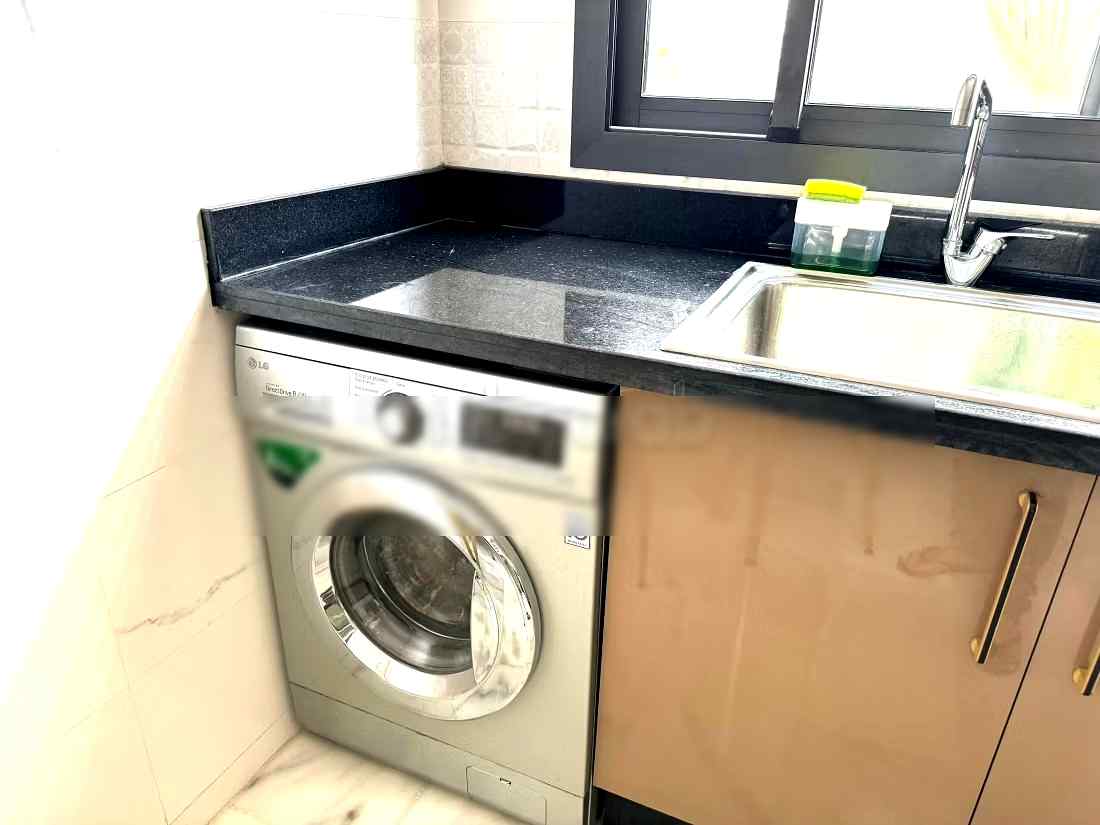 Location saisonnière à Founti. Résidence à 300 mètres de la plage 1 chambre. Places de stationnement et terrasse - Photo 13