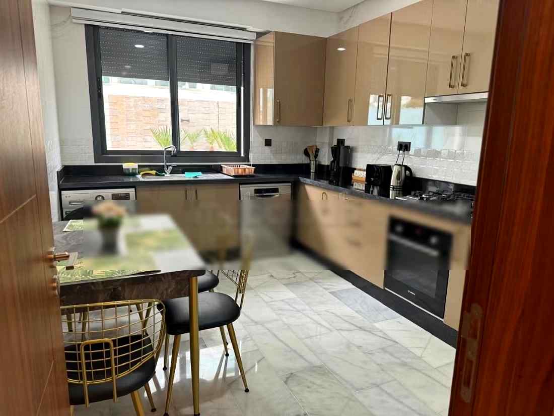 Location saisonnière à Founti. Résidence à 300 mètres de la plage 1 chambre. Places de stationnement et terrasse - Photo 8