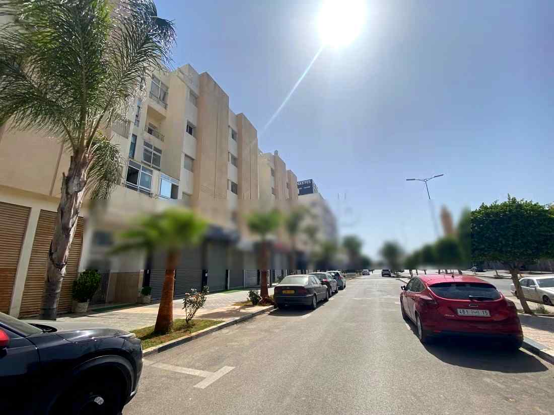 Location saisonnière à Agdal. 
Superficie 170 m². 
Salon traditionnel et système d'antenne parabolique - Photo 16
