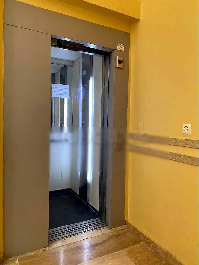 Location saisonnière à Agdal. 
Superficie 170 m². 
Salon traditionnel et système d'antenne parabolique - Photo 14