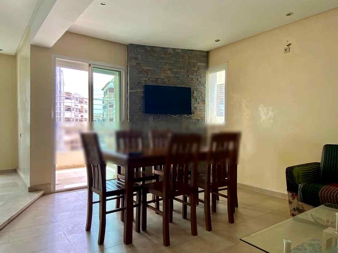 Location saisonnière à Agdal. 
Superficie 170 m². 
Salon traditionnel et système d'antenne parabolique - Photo 6