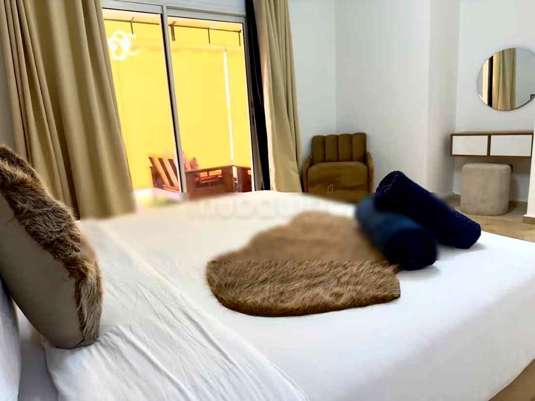 Location saisonnière à Secteur Touristique. 
Superficie 130 m². 
Ascenseur et places de parking - Photo 8