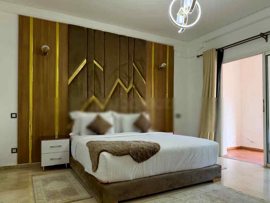 Location saisonnière à Secteur Touristique. 
Superficie 130 m². 
Ascenseur et places de parking - Photo 16