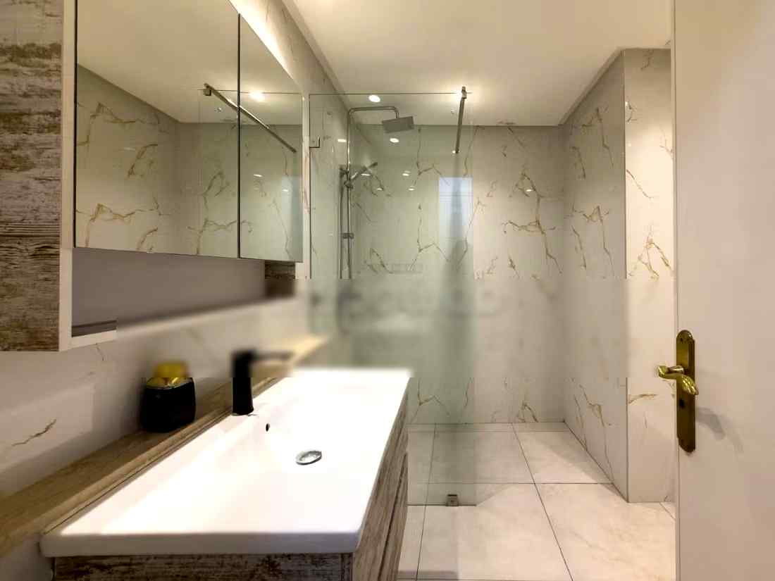 Location saisonnière à Secteur Touristique. 
Superficie 130 m². 
Ascenseur et places de parking - Photo 26
