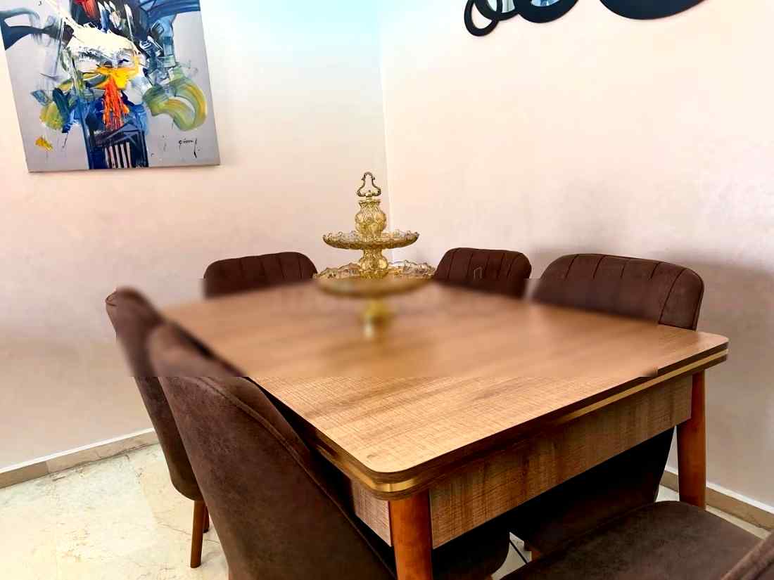 Location saisonnière à Secteur Touristique. 
Superficie 130 m². 
Ascenseur et places de parking - Photo 2