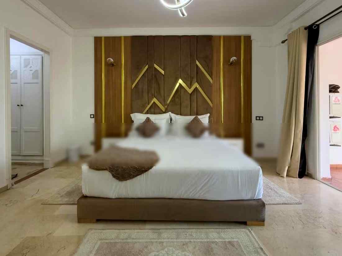 Location saisonnière à Secteur Touristique. 
Superficie 130 m². 
Ascenseur et places de parking - Photo 14