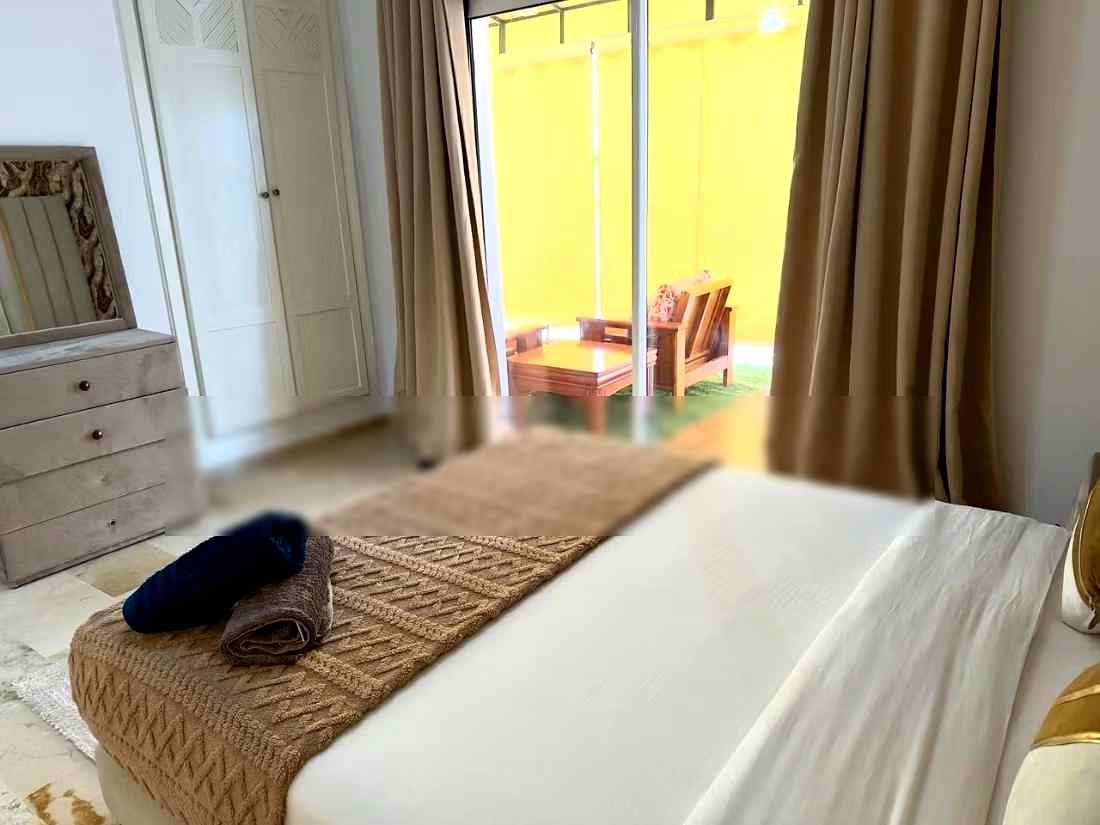 Location saisonnière à Secteur Touristique. 
Superficie 130 m². 
Ascenseur et places de parking - Photo 17