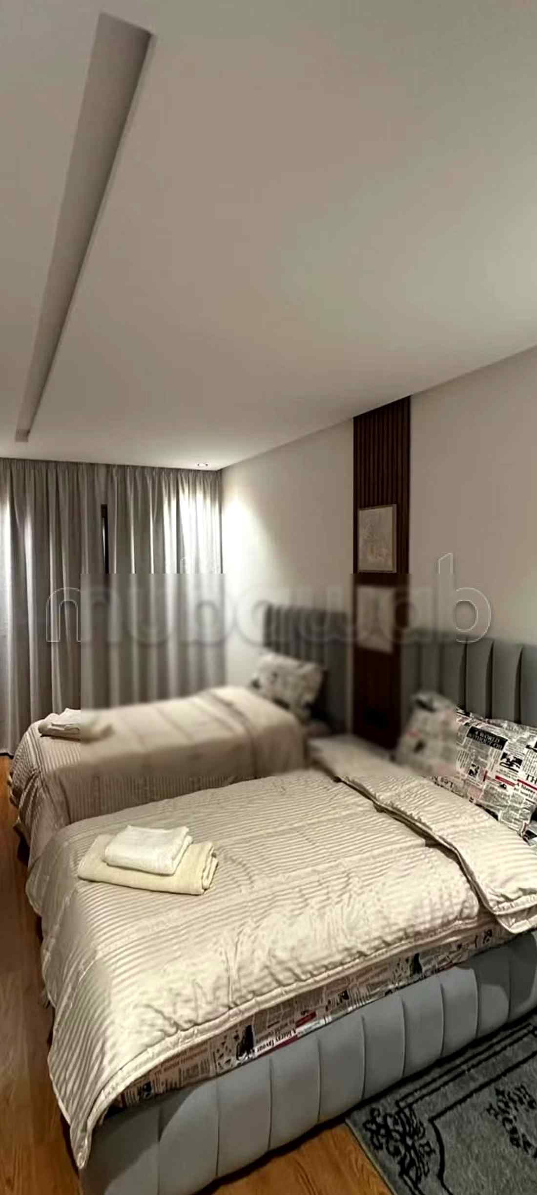 Appartements à louer à Hay Salam. 
Surface totale 70 m². 
Porte blindée, sécurité - Photo 3