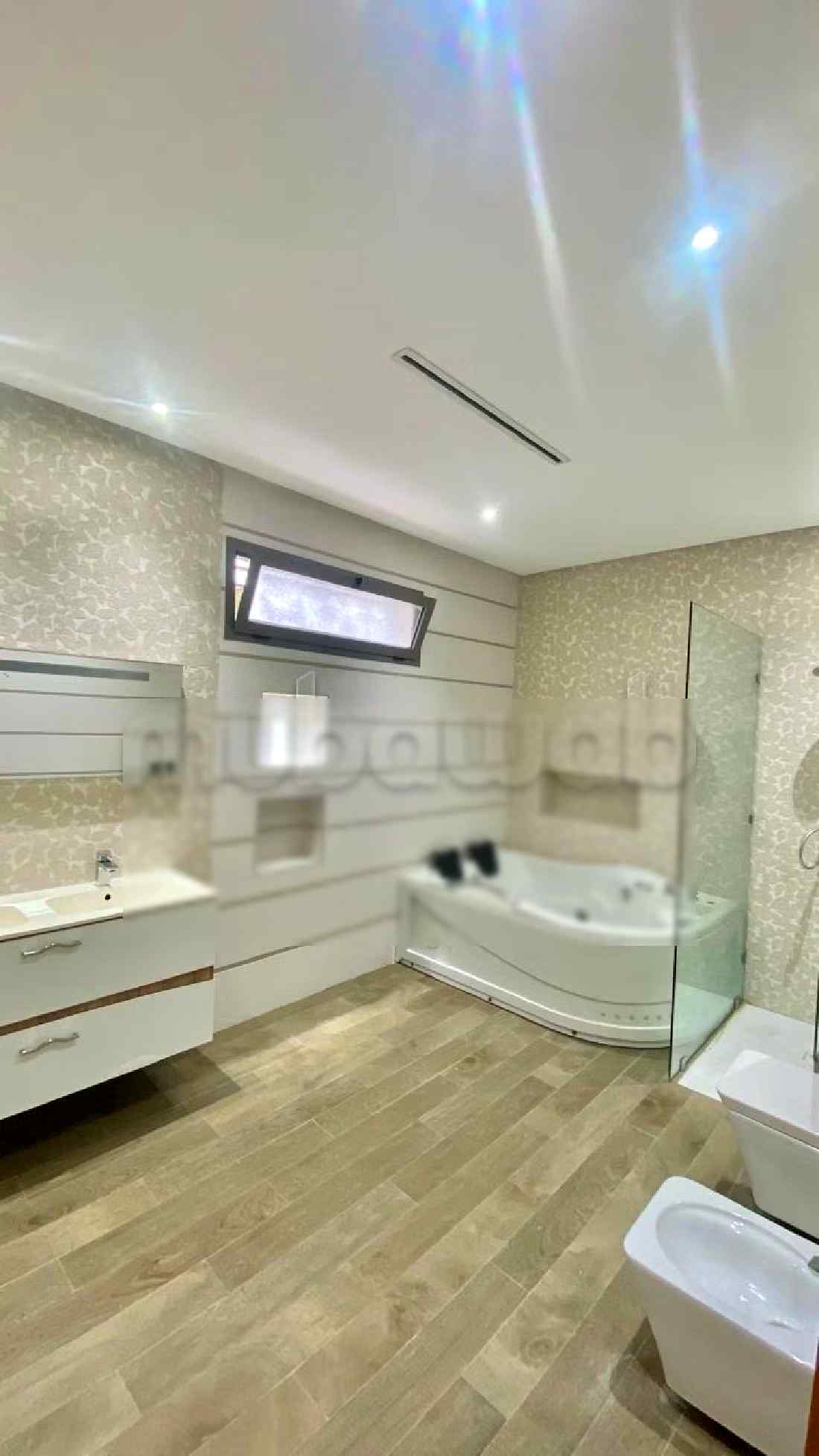 Location villa de haut standing à Malabata. Surface totale 400 m². Piscine et cheminée. - Photo 20
