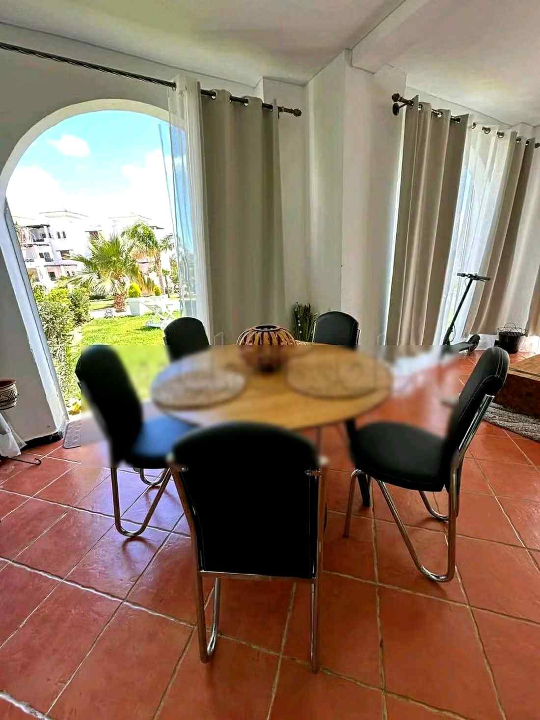 Location saisonnière à Cabo Negro. 2 belles chambres. Terrasse et jardin - Photo 8