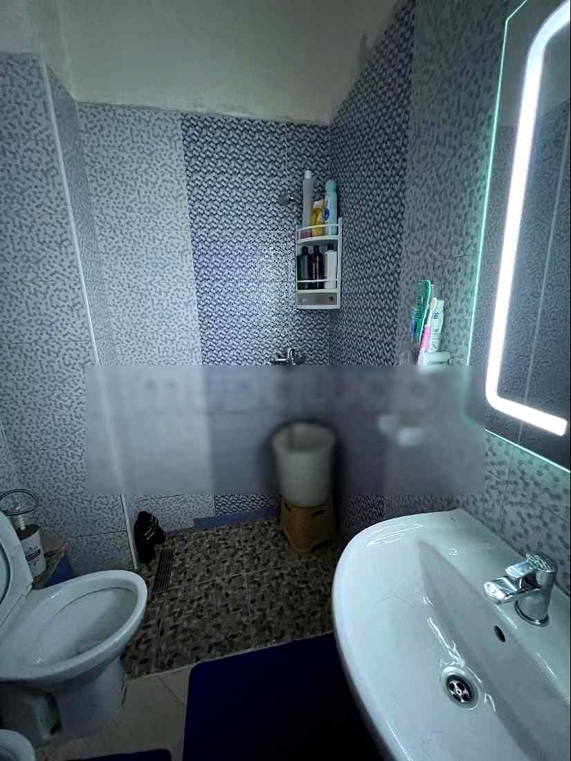 Location d'un appartement à Tanja Balia. 2 chambres. Salon traditionnel et porte blindée - Photo 5