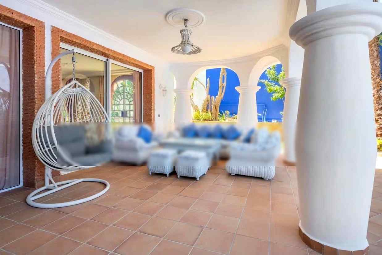 Villa de standing à louer pour vos vacances à Jbel Kbir. Superficie 1000 m². Jardin et terrasse - Photo 3