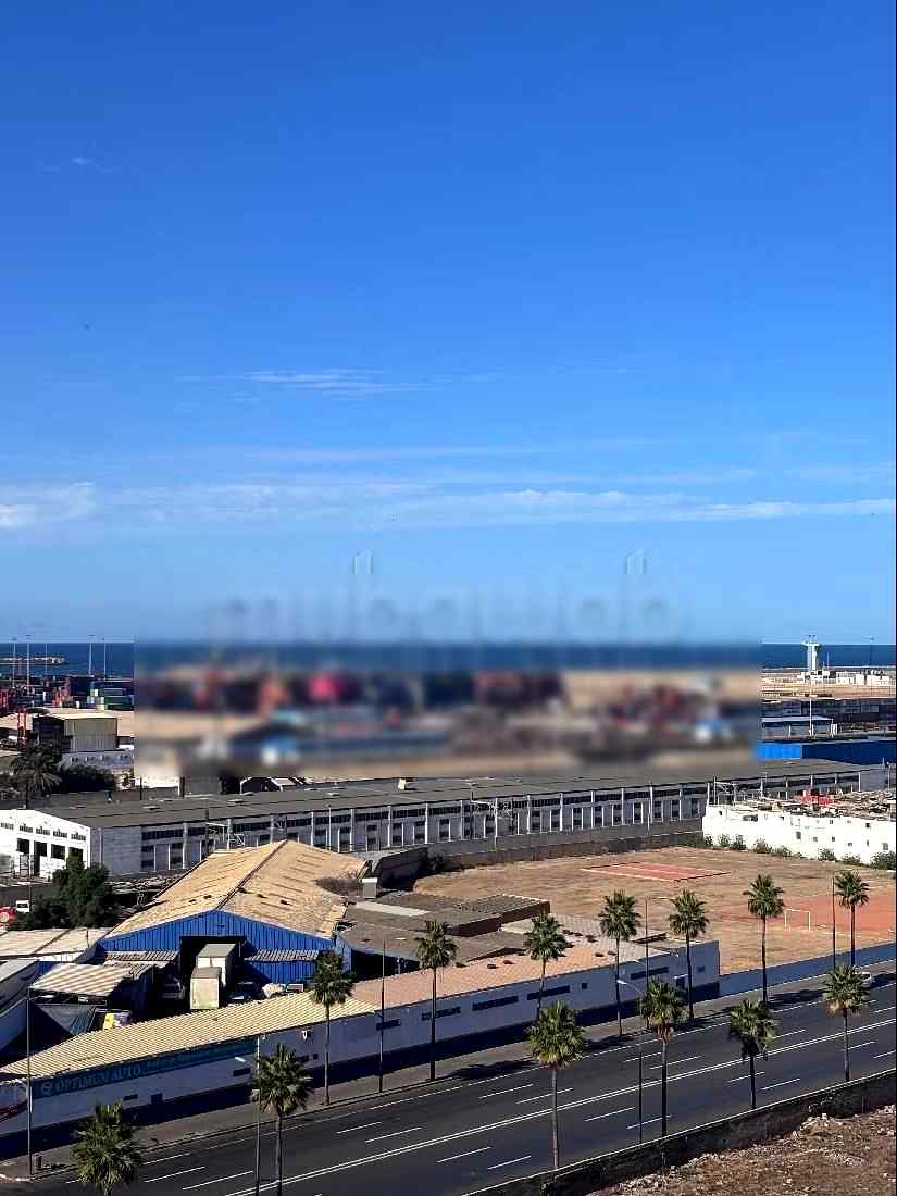 Location saisonnière à Roches Noires. Surface totale 84 m². Service de concierge et climatisation - Photo 2