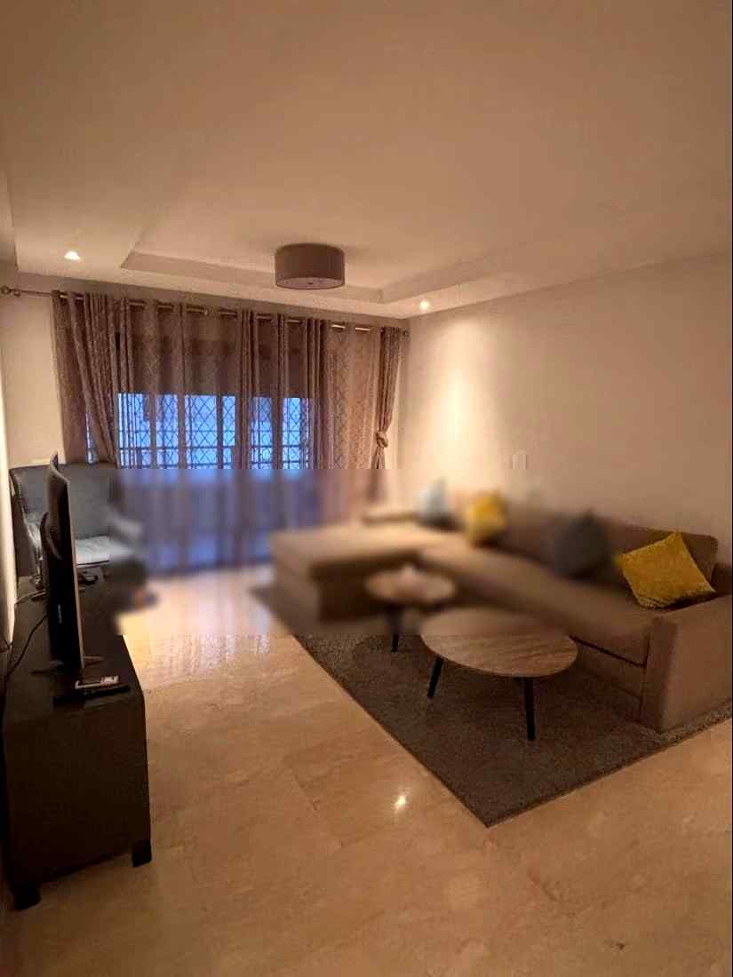 Location saisonnière à Roches Noires. Surface totale 84 m². Service de concierge et climatisation - Photo 4