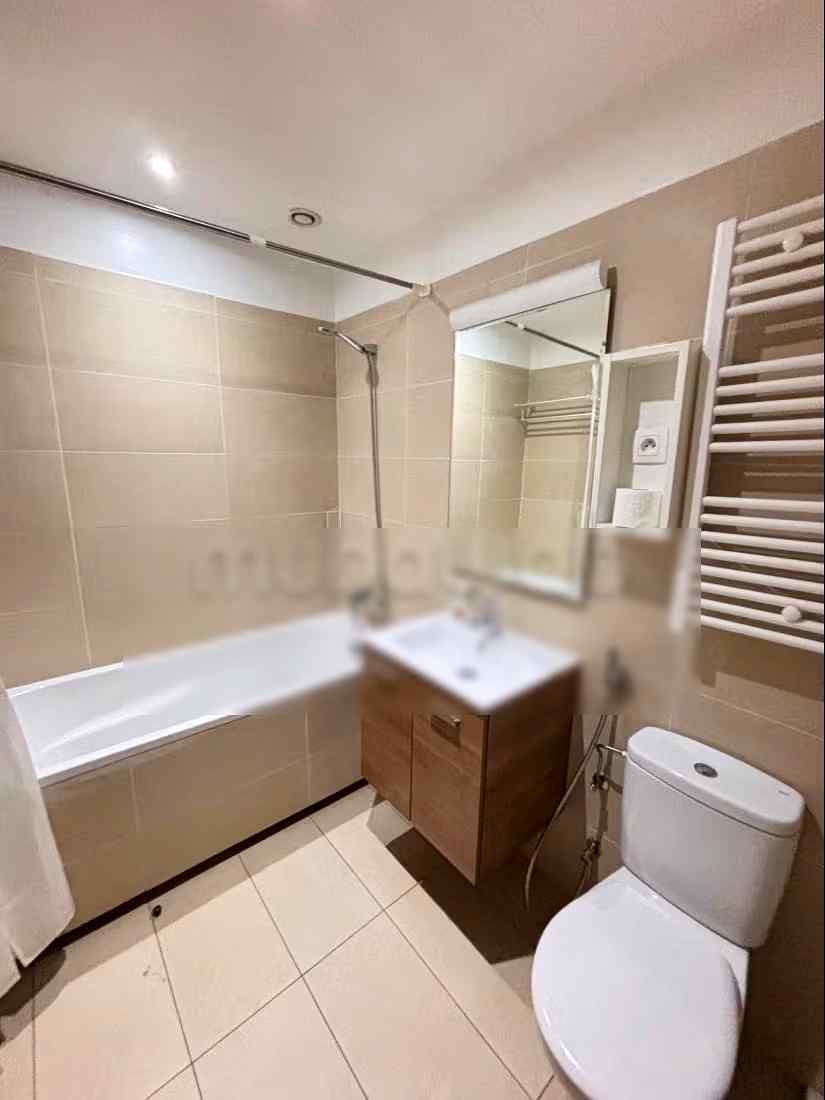 Location saisonnière à Roches Noires. Surface totale 84 m². Service de concierge et climatisation - Photo 18