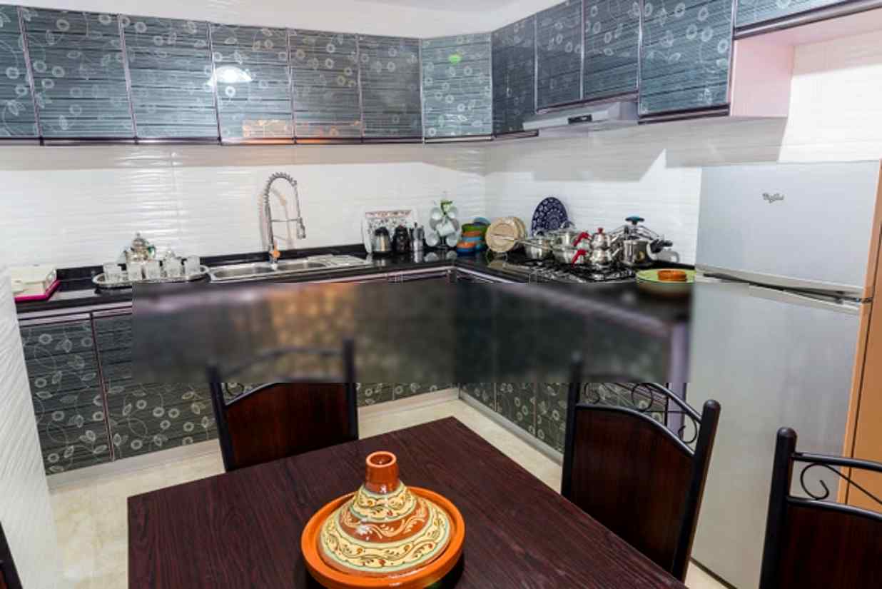 Location d'un appartement en Centre. 
3 belles chambres. 
Salon Marocain, sécurité - Photo 6