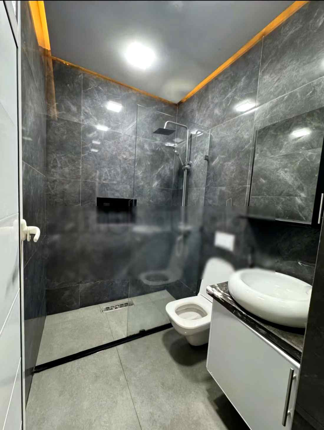 Location saisonnière à Bab Al Bahar. Superficie 72 m². Fenêtres double vitrage et chauffage central - Photo 9