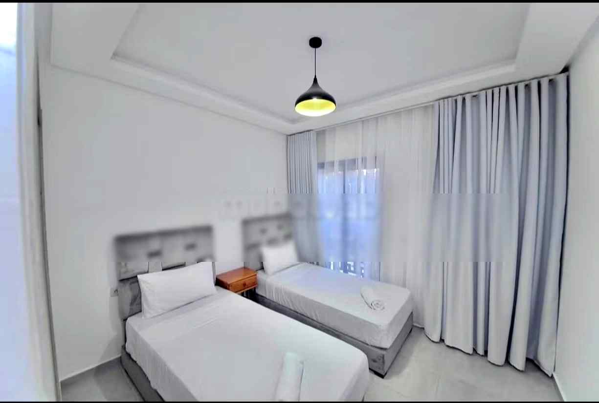 Location d'un appartement en Centre ville. 
3 belles chambres. 
Jardin et terrasse - Photo 2