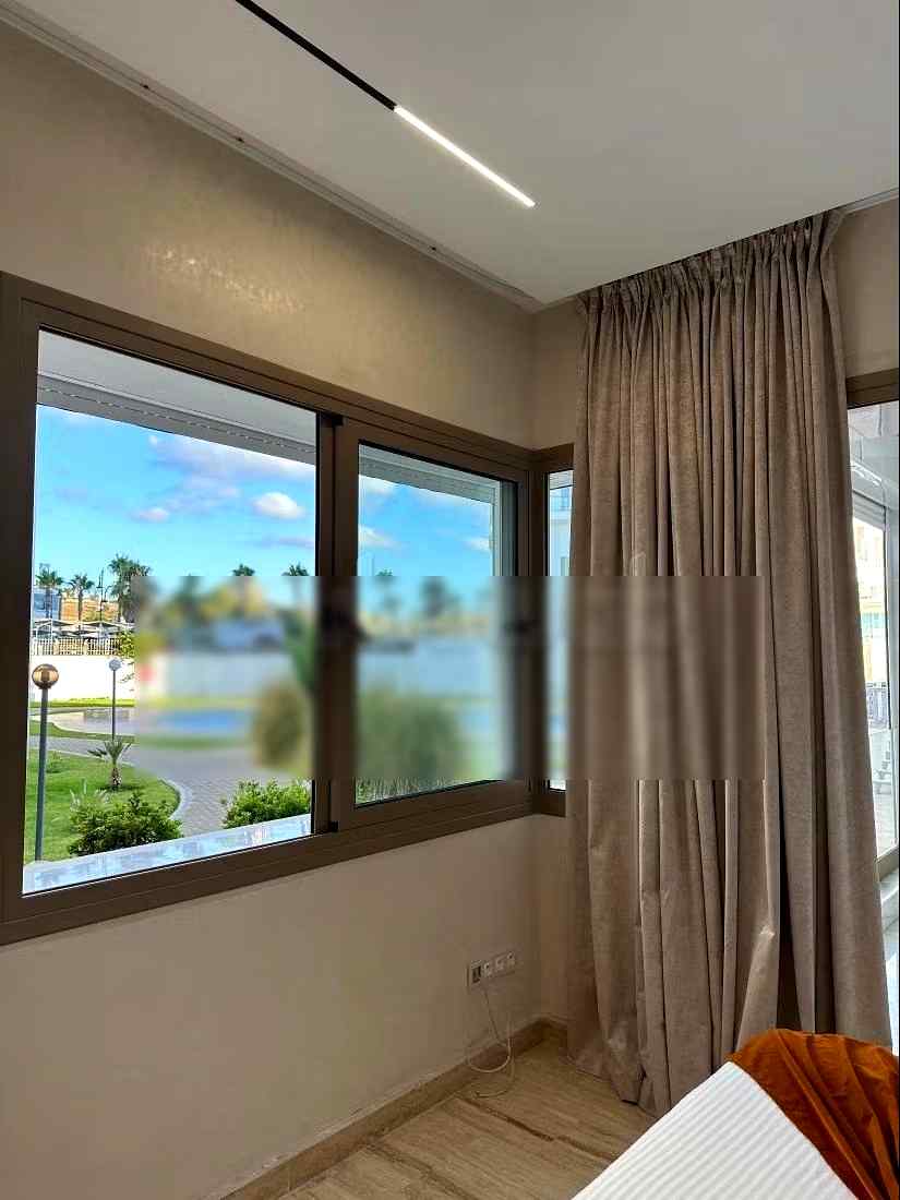 Luxury apartment with swimming pool face to beach in Malabata - Photo 25