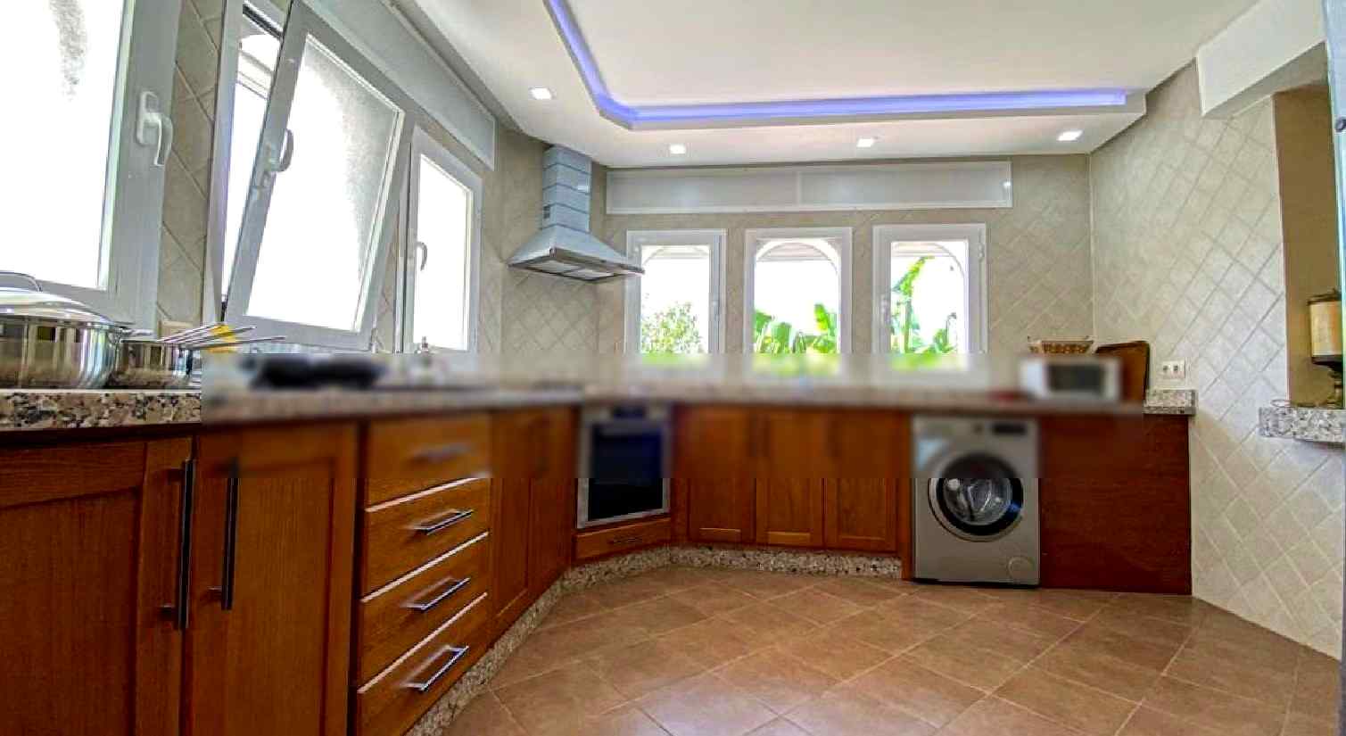 Magnifique villa à louer pour vos vacances à Sania. 5 chambres agréables. Vue exceptionnelle sur la mer, chauffage central - Photo 15