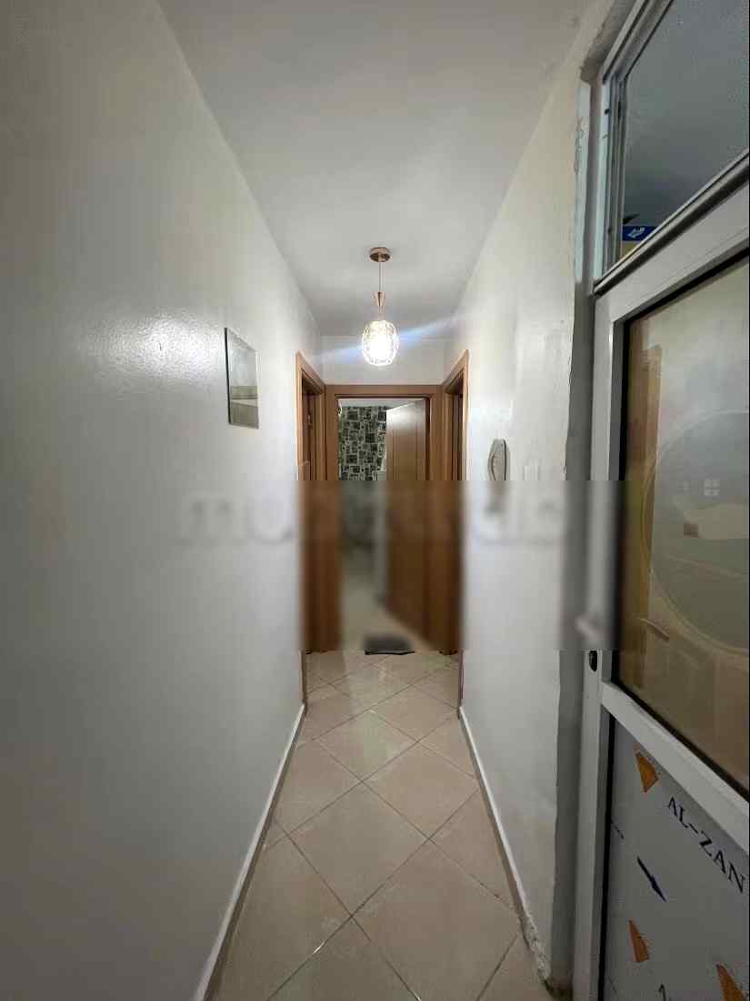 Location d'un appartement à Tanja Balia. Surface totale 40 m². Salon Marocain, sécurité - Photo 3