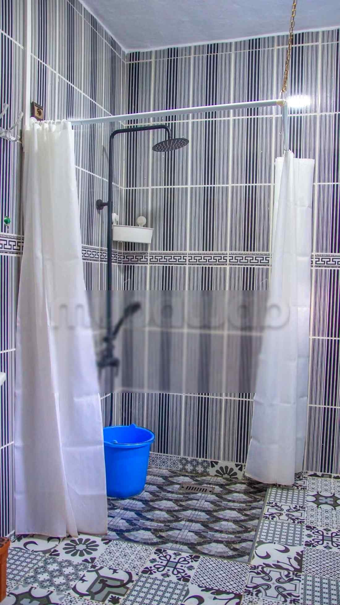 Appartements à louer à Chefchaouen. Surface totale de 100 m². Salon marocain traditionnel et porte solide - Photo 14