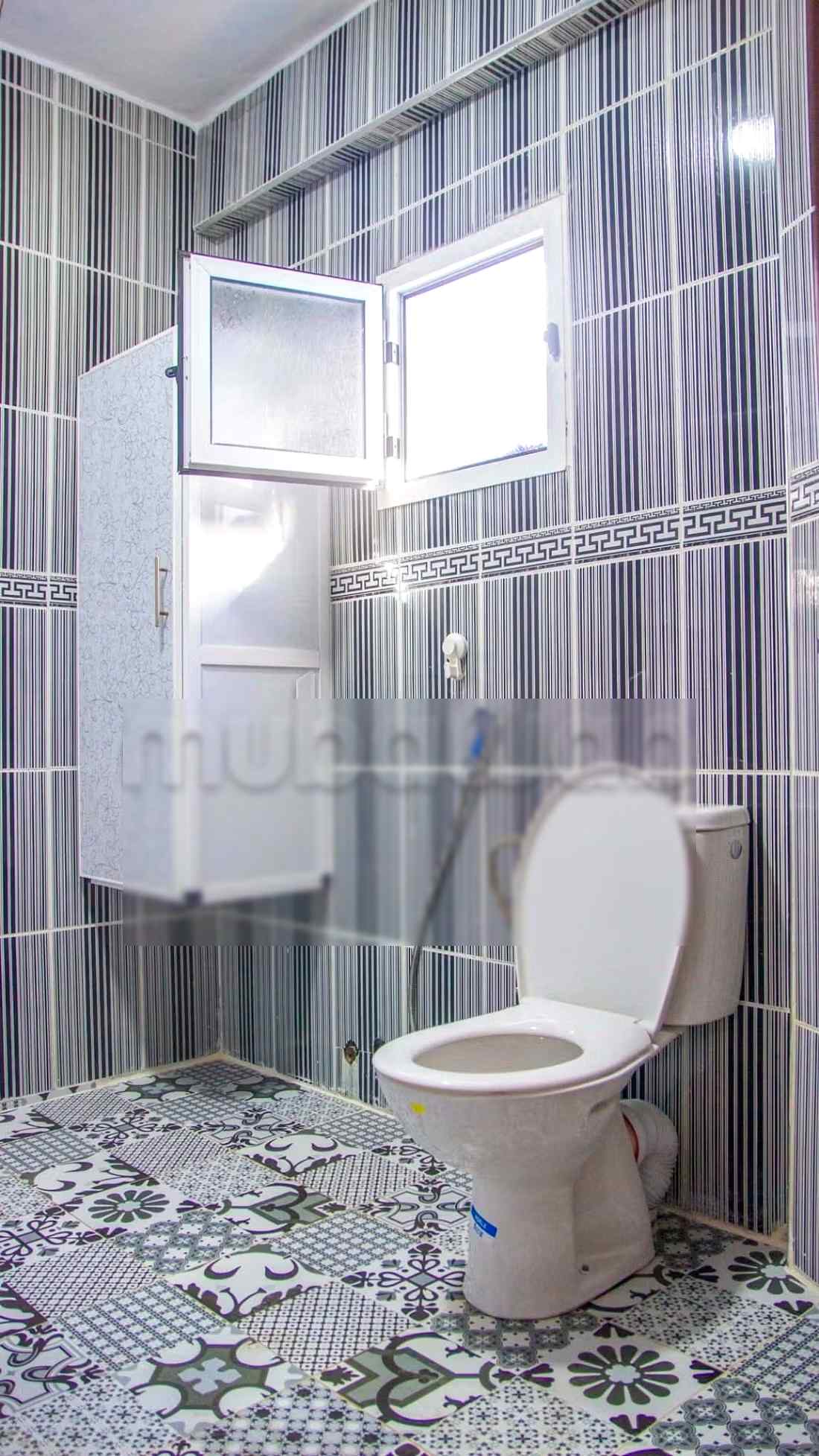 Appartements à louer à Chefchaouen. Surface totale de 100 m². Salon marocain traditionnel et porte solide - Photo 13
