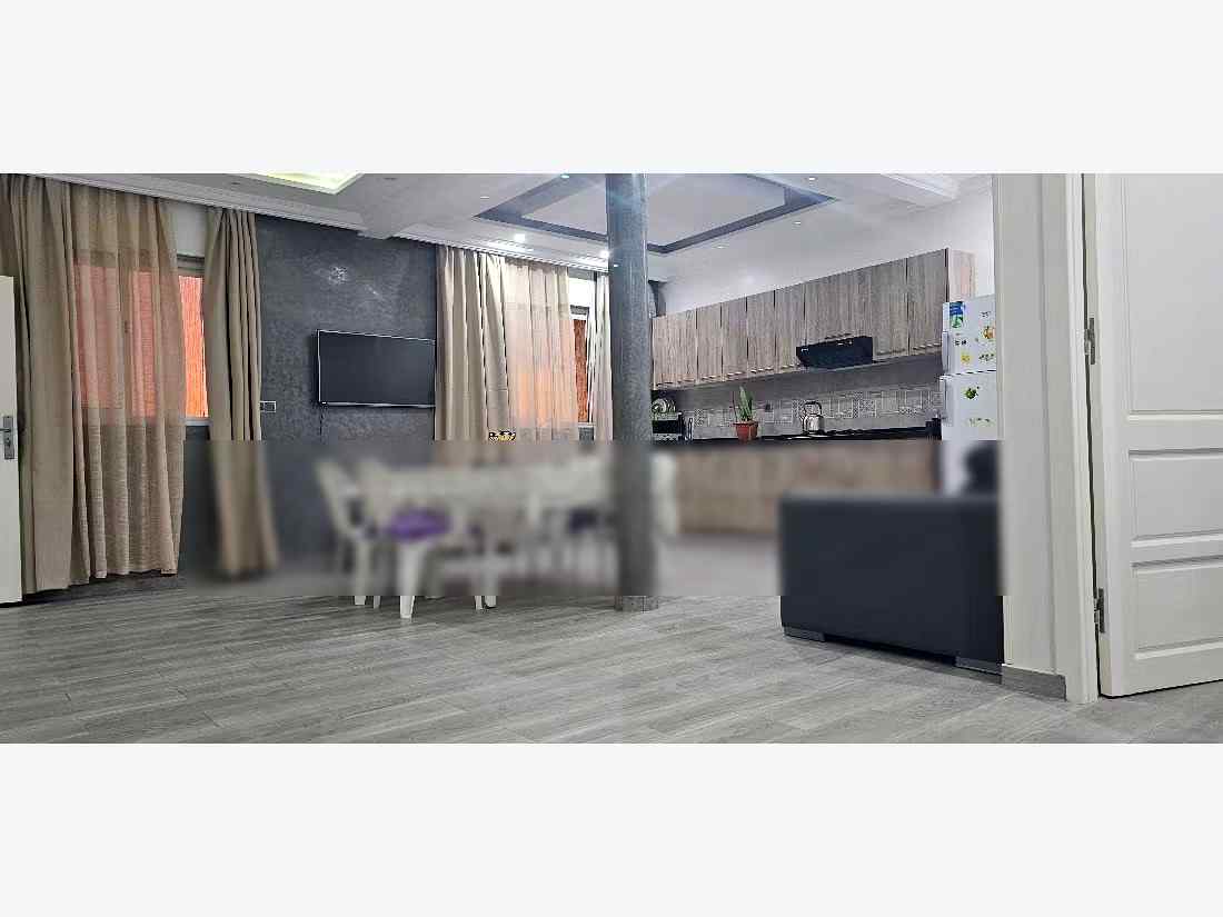 Location saisonnière à Borj. 1 Pièce. Fenêtres avec double vitrage et porte blindée - Photo 2