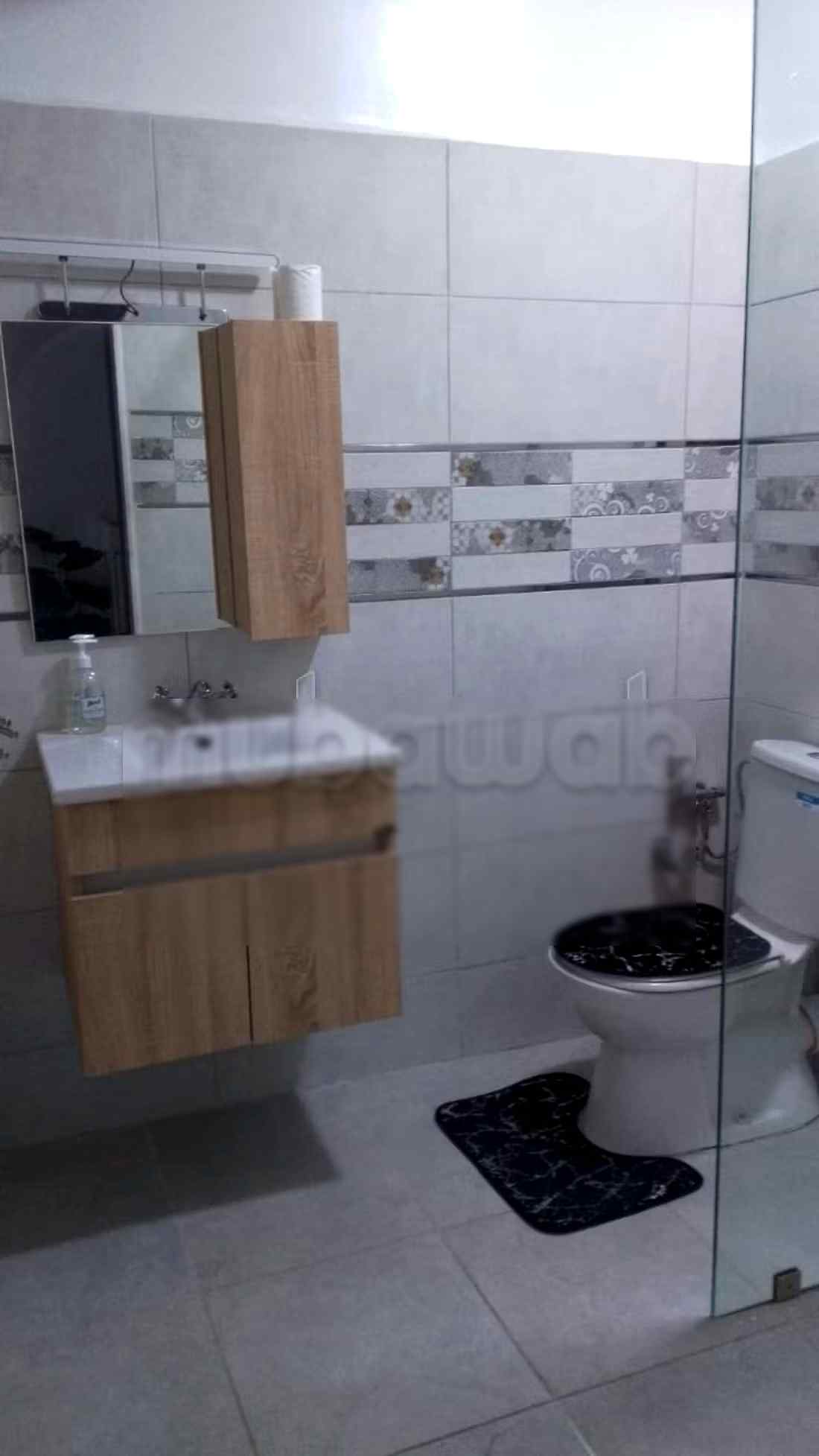 Location d'un appartement à Ain Mezouar. 2 chambres. Salon traditionnel, antenne parabolique générale. - Photo 5