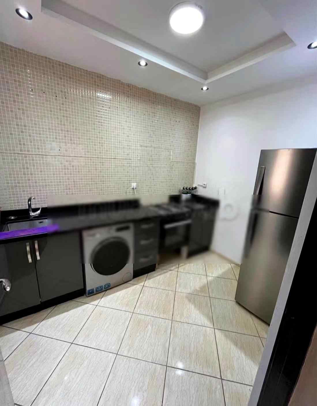 Location d'un appartement à Béni Mellal. 
Surface de 115 m². 
Salon traditionnel et système d'antenne parabolique - Photo 4