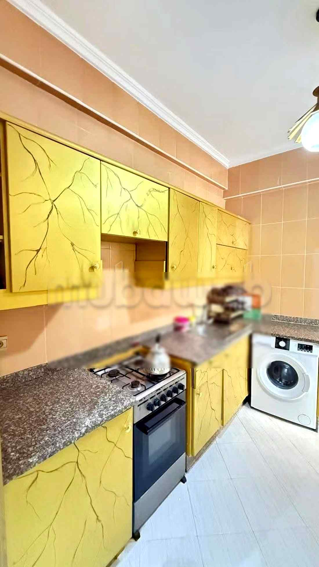 Location d'un appartement à Bouchouaf. 
2 belles chambres. 
Porte blindée, salon marocain traditionnel - Photo 7