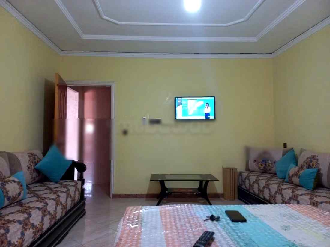 Location d'un appartement en Centre ville. Superficie 100 m². Salon traditionnel, antenne parabolique générale - Photo 4