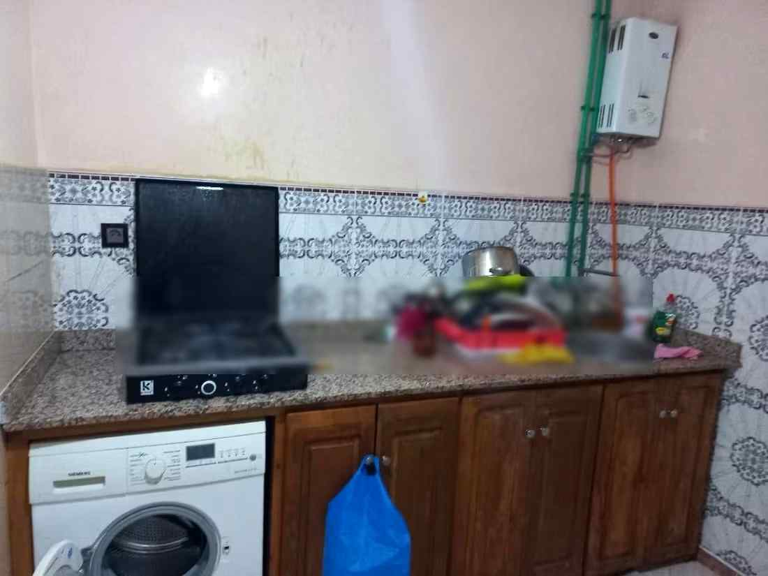 Location d'un appartement en Centre ville. Superficie 100 m². Salon traditionnel, antenne parabolique générale - Photo 2