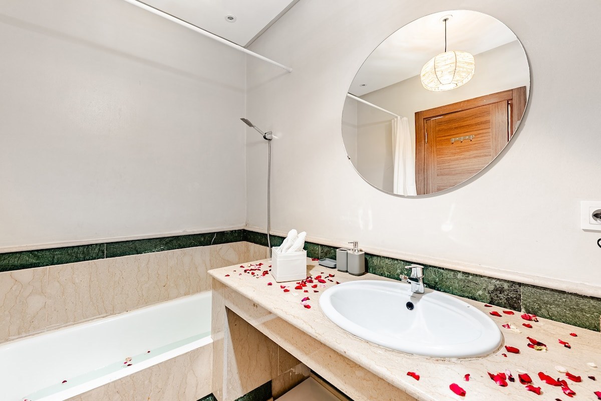 Balcon · Piscine · Parking · 2 chambres · Hivernage - Photo 15