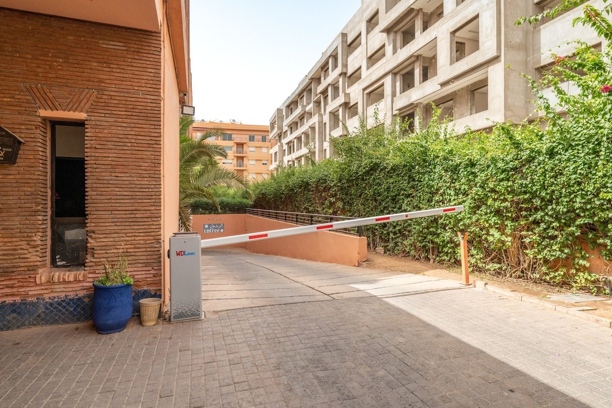 Perle citadine avec terrasse vue piscine - Photo 10