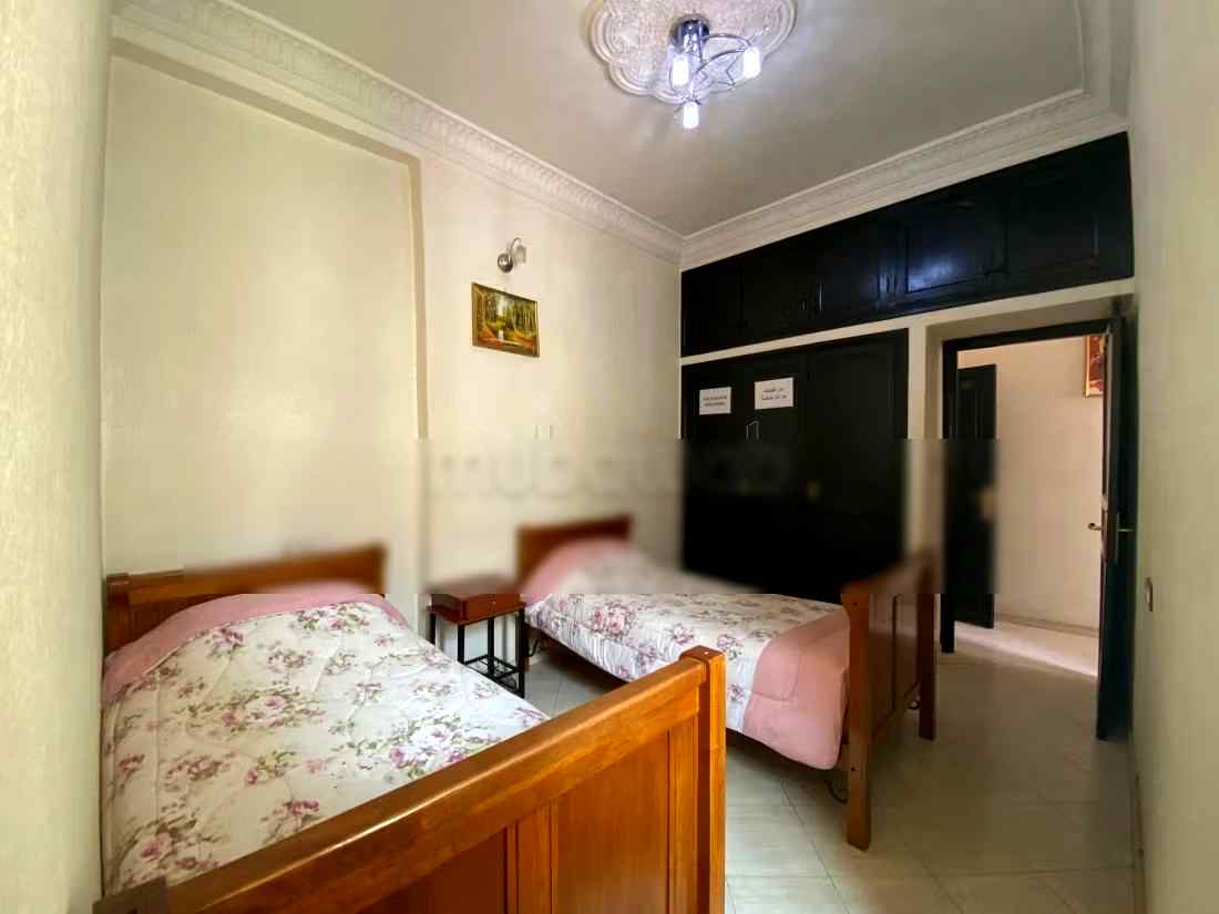 Location d'un appartement à Agdal. 
2 pièces confortables. 
Système de parabole et résidence sécurisée - Photo 2