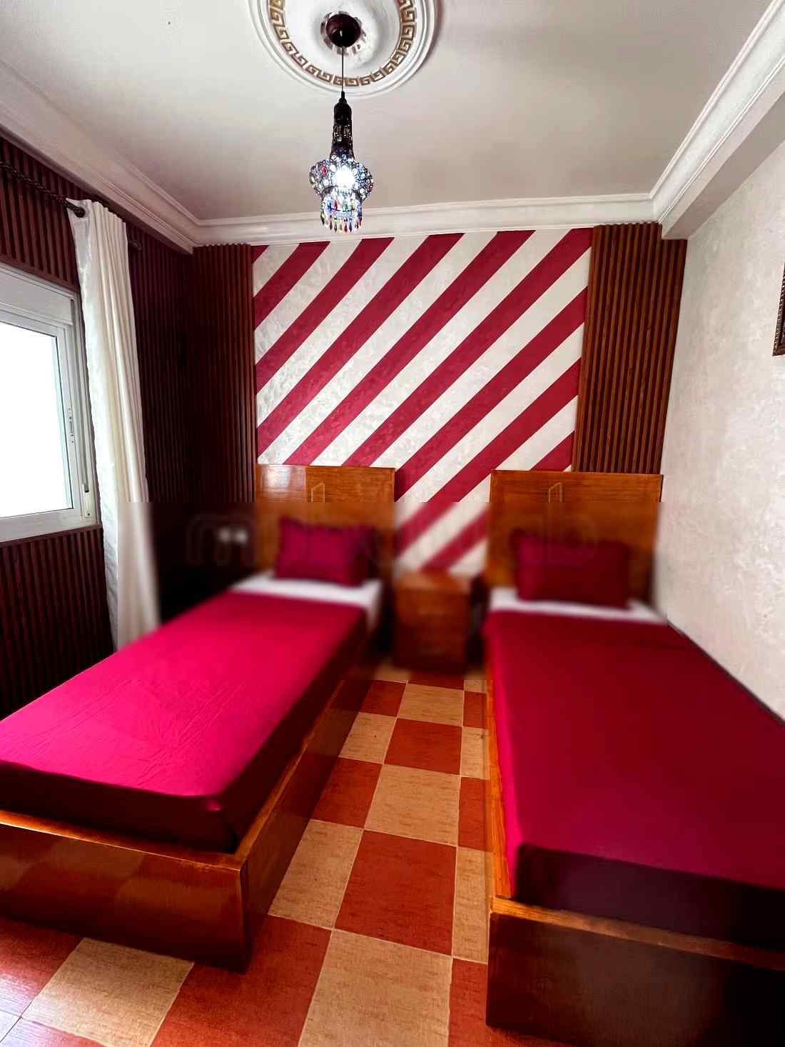 Location d'un appartement à Chefchaouen. Surface de 85 m². Salon Marocain et antenne parabolique - Photo 2