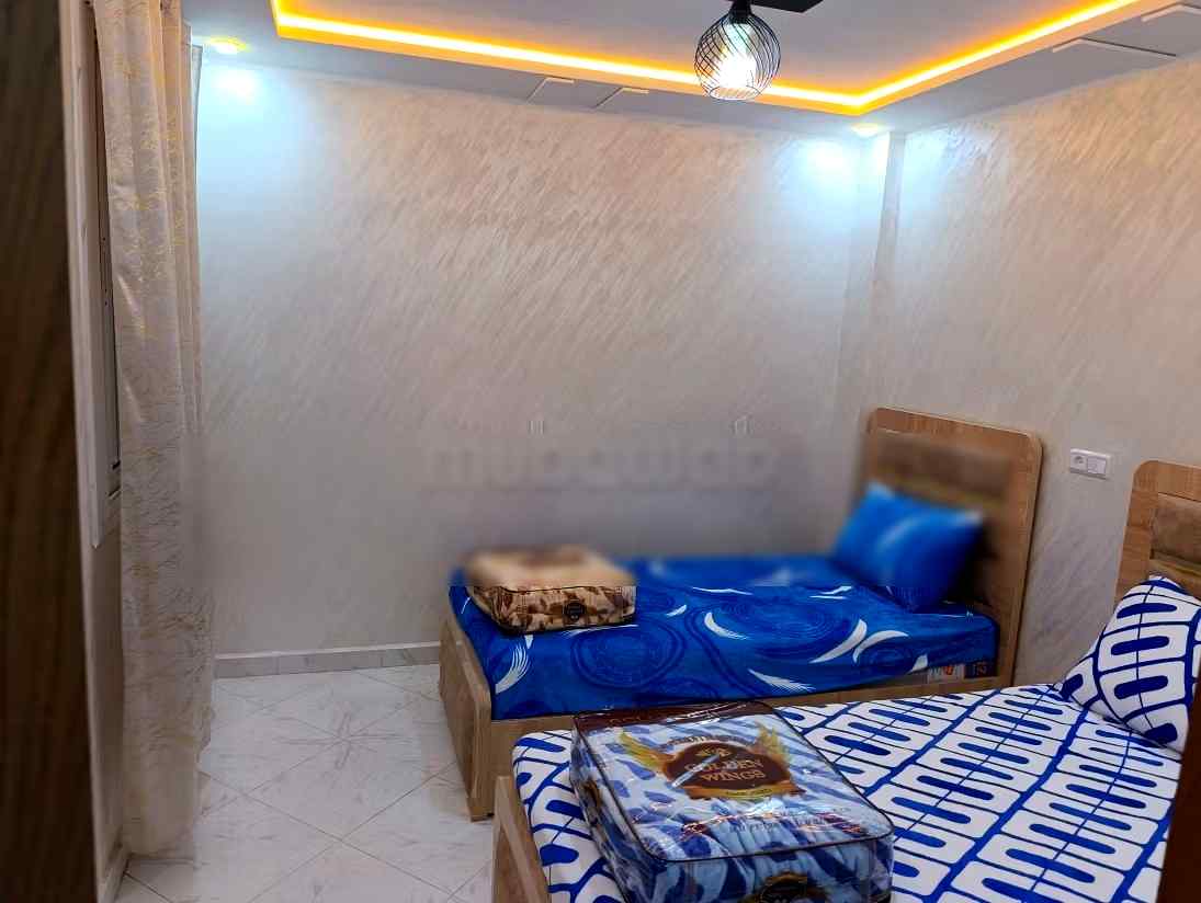 Location d'un appartement à Les Iris. 
3 grandes pièces. 
Concierge et climatisation - Photo 6