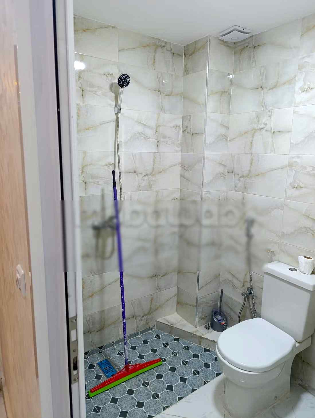 Location d'un appartement à Les Iris. 
3 grandes pièces. 
Concierge et climatisation - Photo 10
