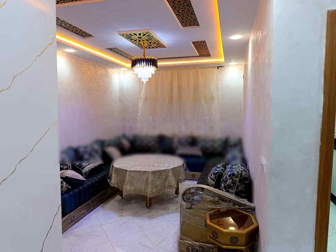 Location d'un appartement à Les Iris. 
3 grandes pièces. 
Concierge et climatisation - Photo 3