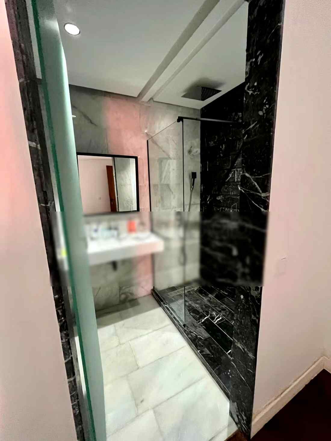 Location d'un appartement à fermme bretonne. Surface totale 45 m². Terrasse et ascenseur - Photo 4